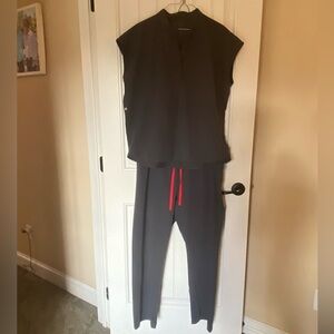 Gray Figs brand scrub set